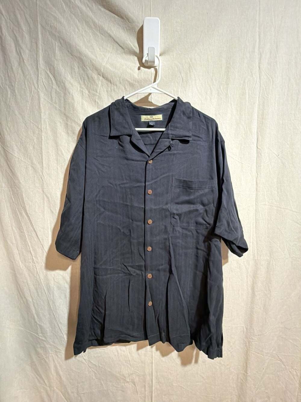Tommy Bahama Men’s XL 100% Silk Camp Shirt Black Short Sleeve Hawaiian Resort